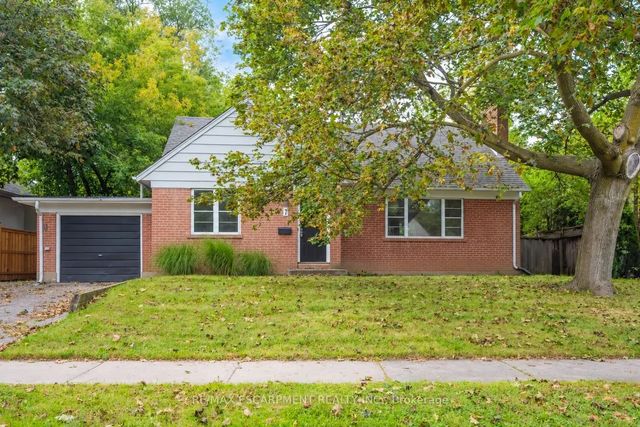 7 Washington Avenue, Oakville