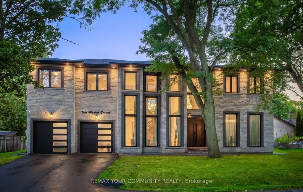 606 Stephens Crescent, Oakville