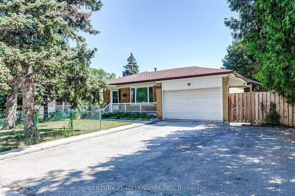 239 Driftwood Avenue, Toronto W05
