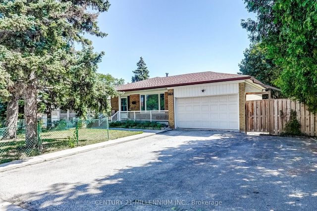 239 Driftwood Avenue, Toronto W05