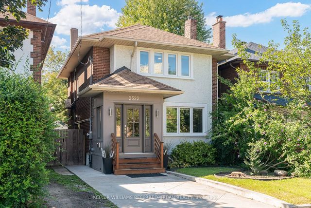 2522 Lake Shore Boulevard W, Toronto W06