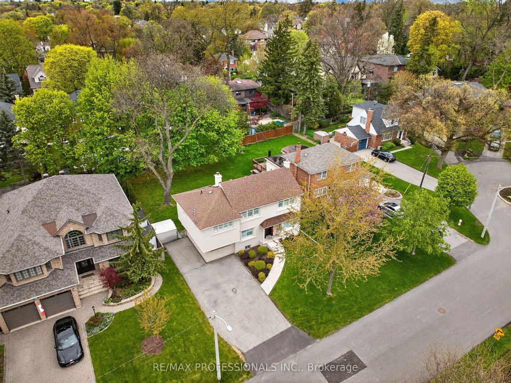 27 Nottingham Drive, Toronto W08