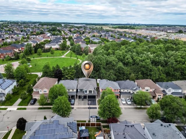 1013 Freeman Trail W, Milton