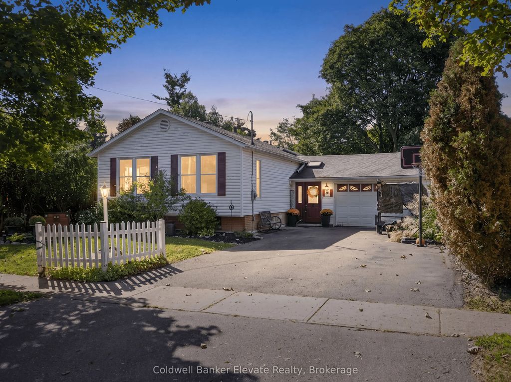 32 Chelvin Drive, Halton Hills