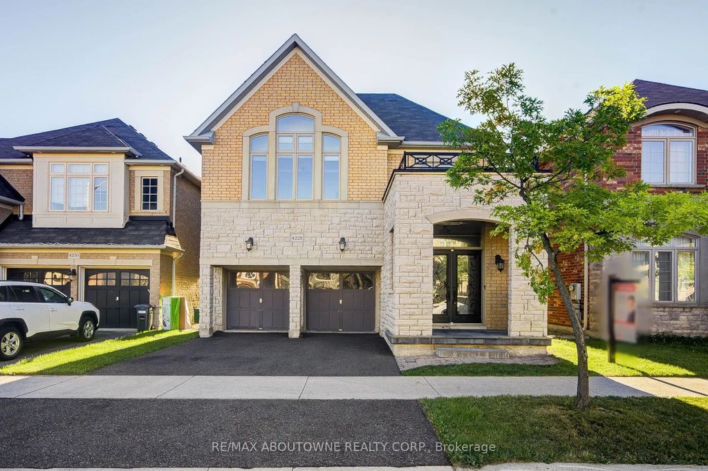 4228 Fuller Crescent, Burlington
