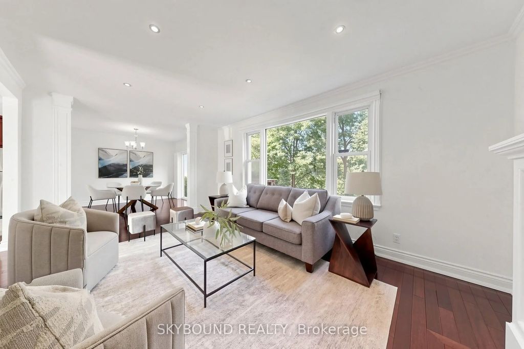 19 Riverview Heights, Toronto W09