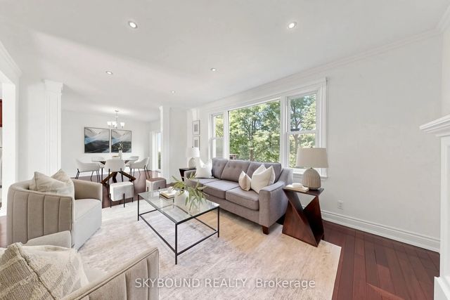 19 Riverview Heights, Toronto W09