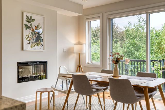 17 Wild Rose Gardens, Toronto W04