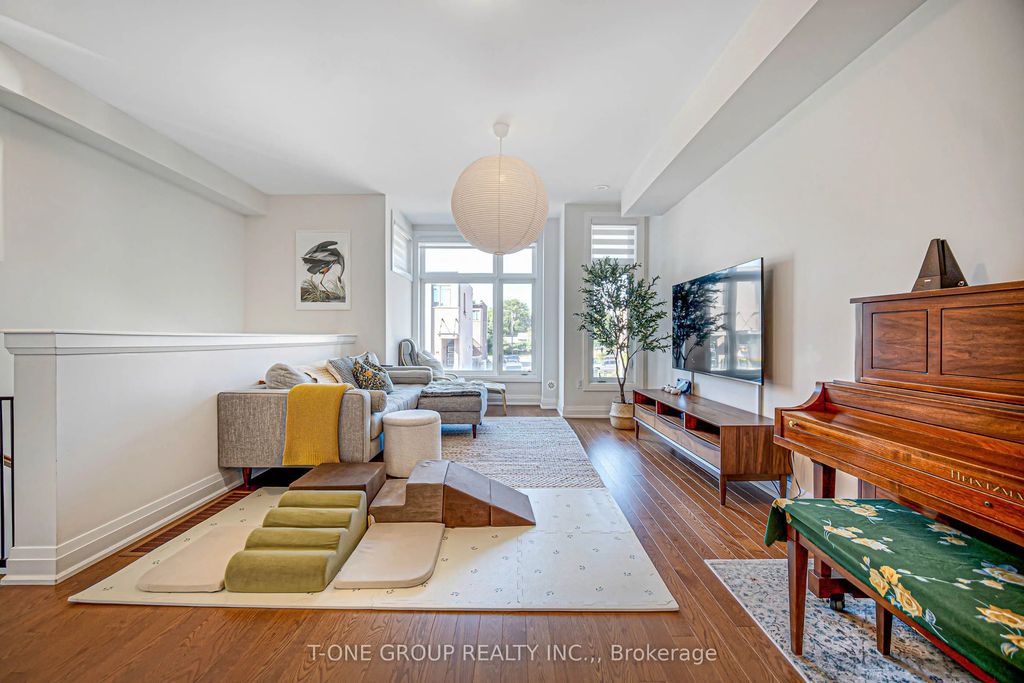 17 Wild Rose Gardens, Toronto W04