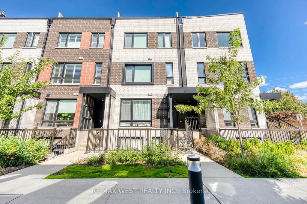 40 Ed Clark Gardens Boulevard 3, Toronto W03