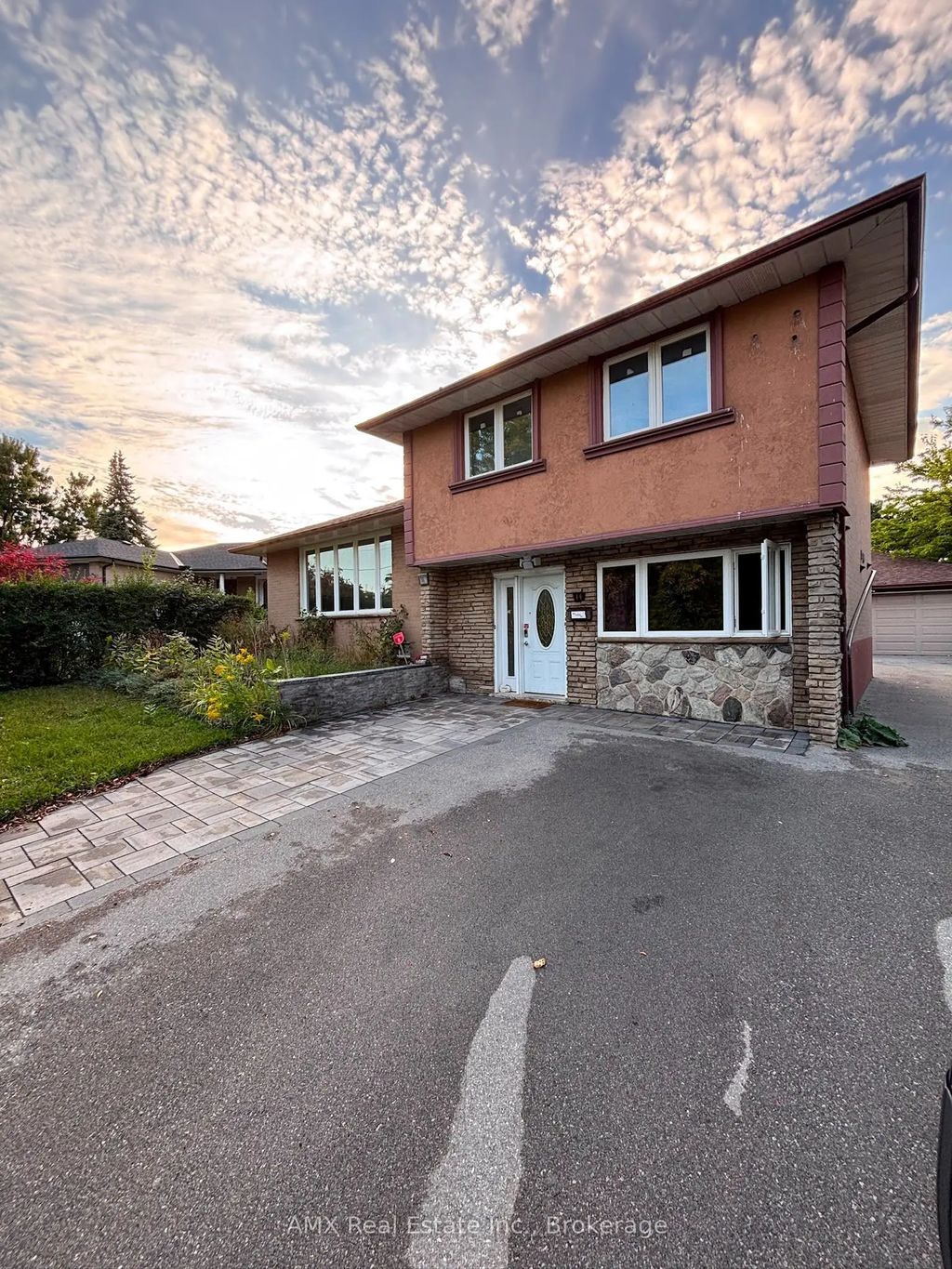 14 Camperdown Avenue, Toronto W09