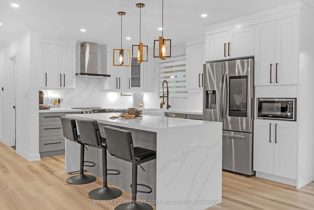 4236 Longmoor Drive, Burlington