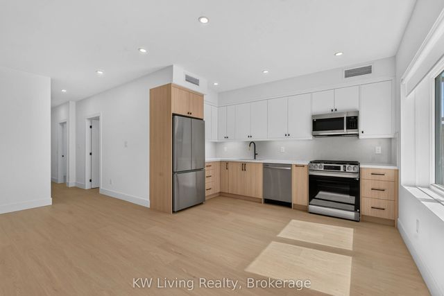 6 Kirknewton Road, Toronto W03