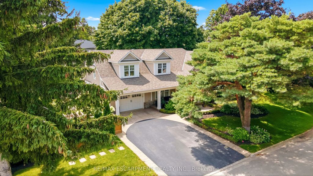 330 Camelot Court, Burlington