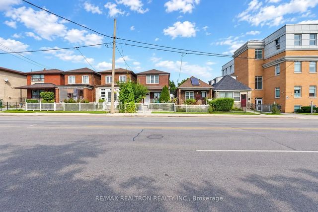 1657 Keele Street, Toronto W03