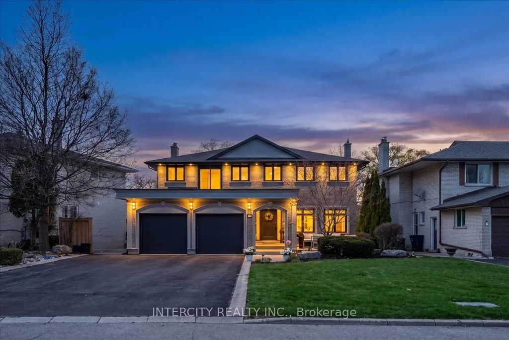 61 Golfwood Heights, Toronto W09