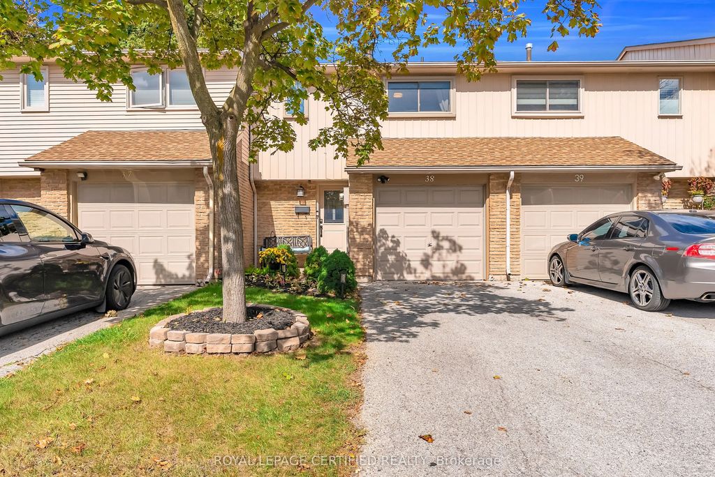 1532 Lancaster Drive 38, Oakville