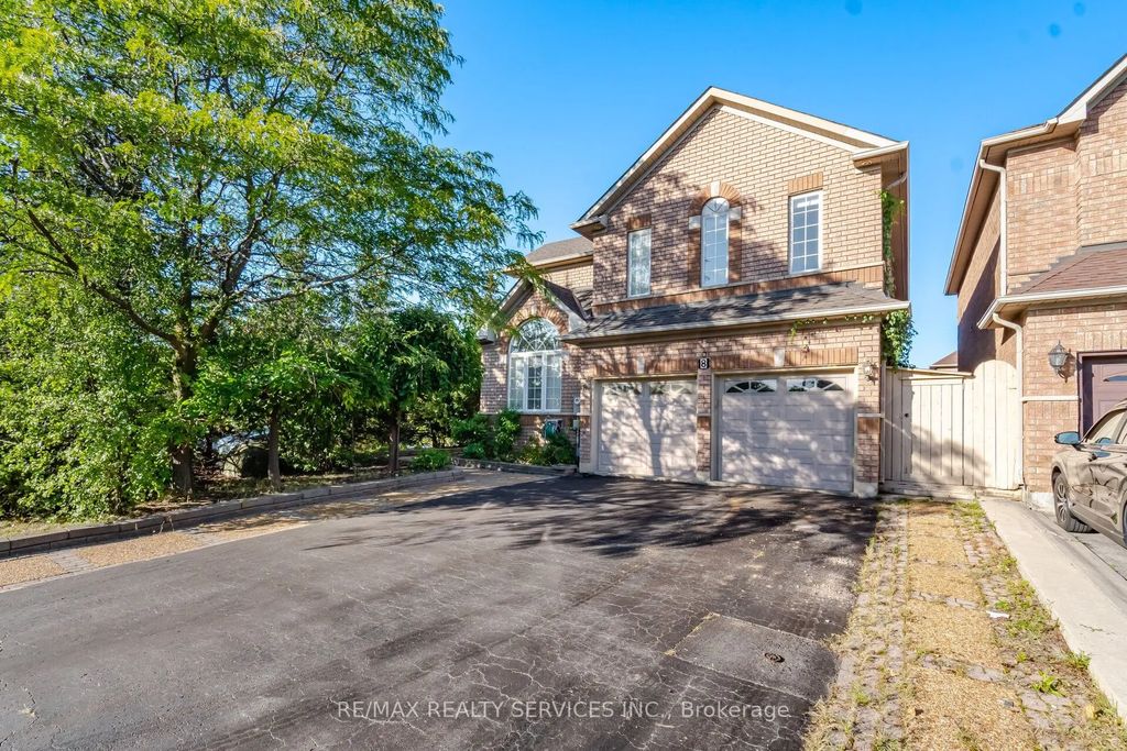 8 Riverbank Road, Brampton