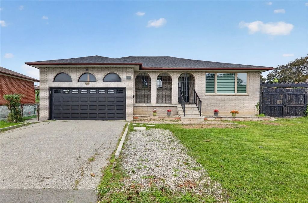 124 Honeywood Road, Toronto W05
