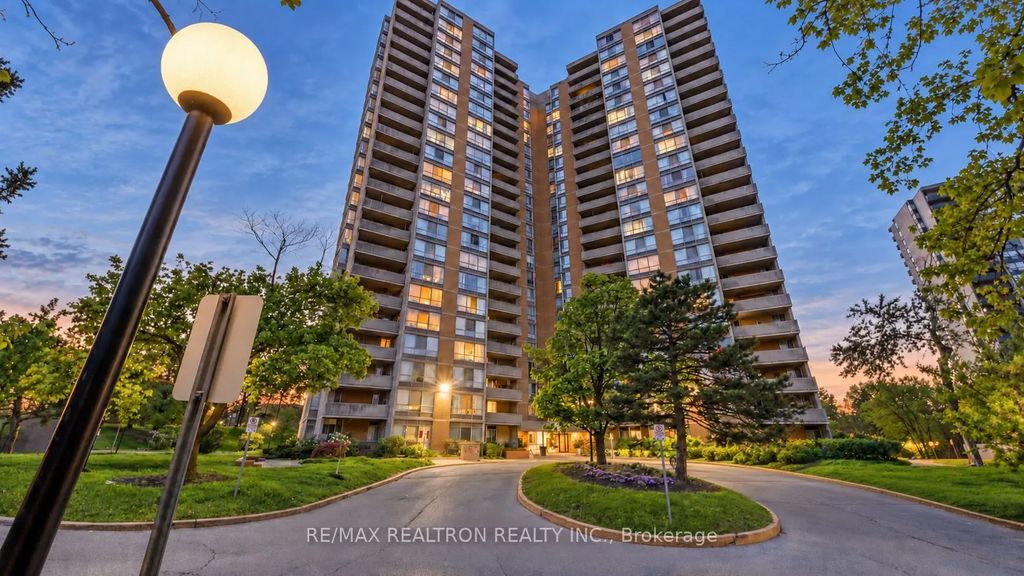 10 Martha Eaton Way 1411, Toronto W04