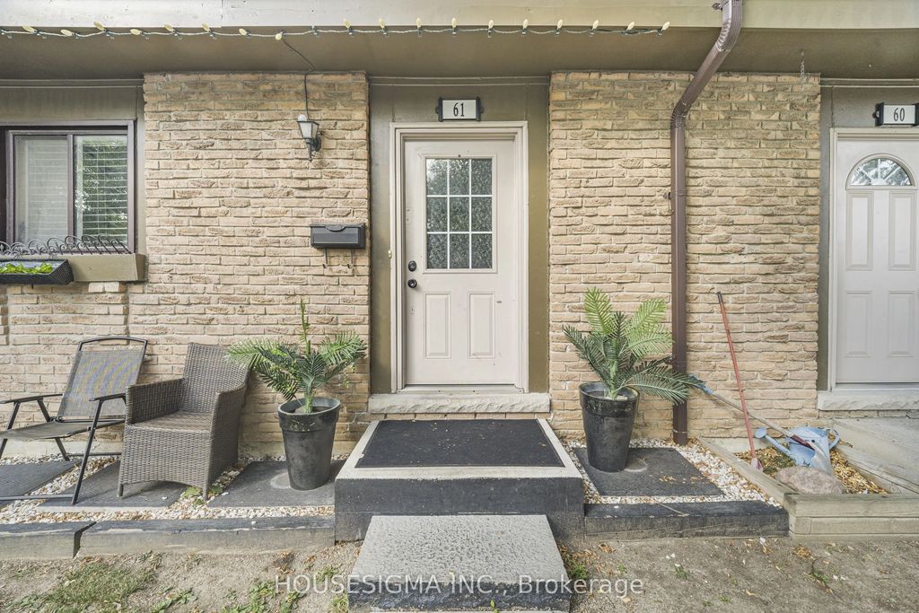 105 Hansen Road N 61, Brampton