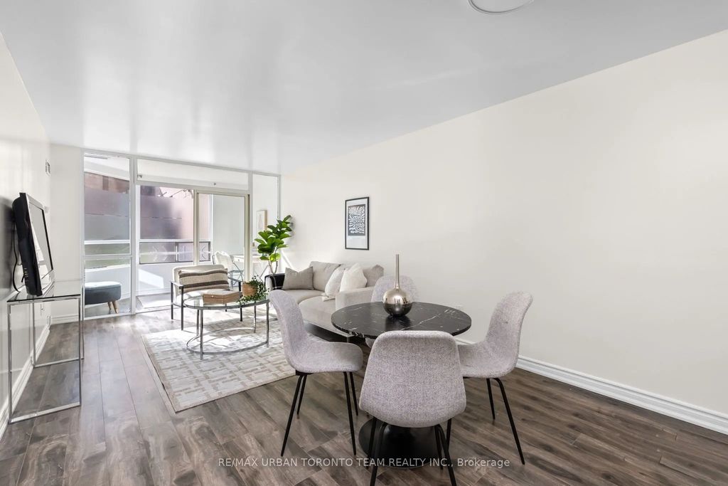 1 Hickory Tree Road 005, Toronto W04