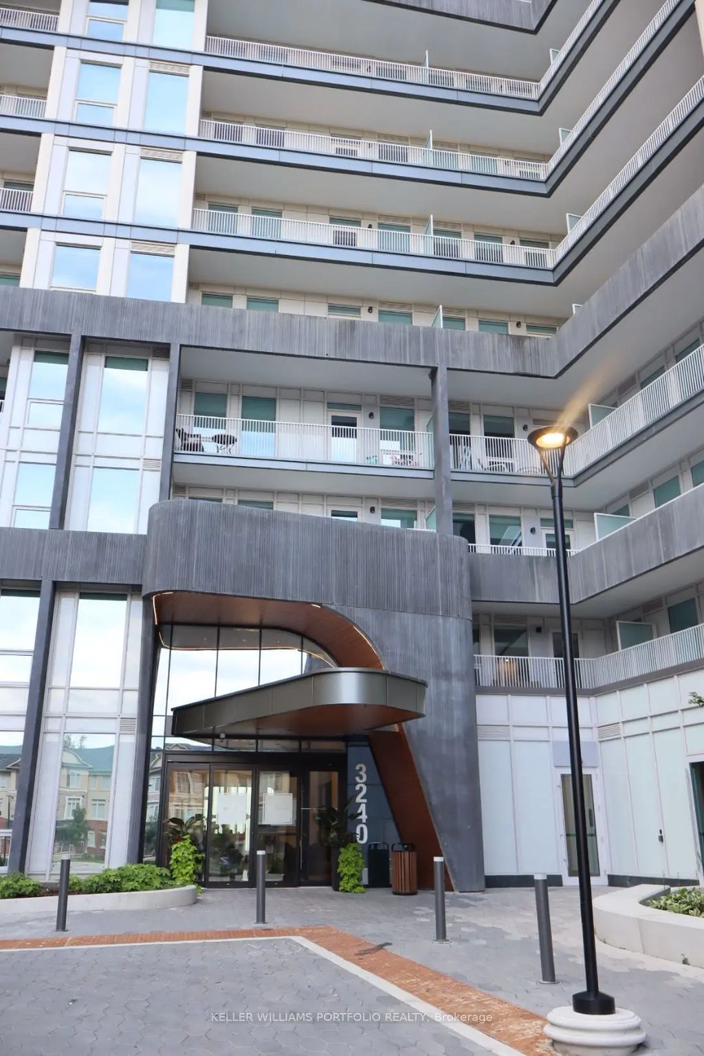 3240 William Coltson Avenue 1105, Oakville
