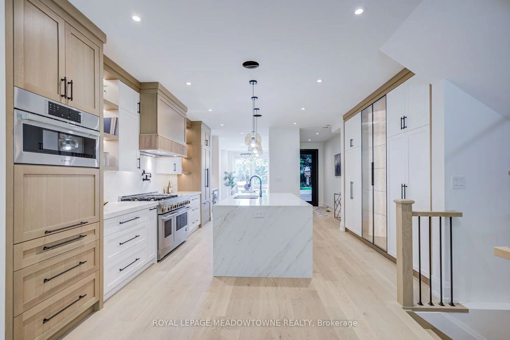 971 Filmandale Road, Burlington