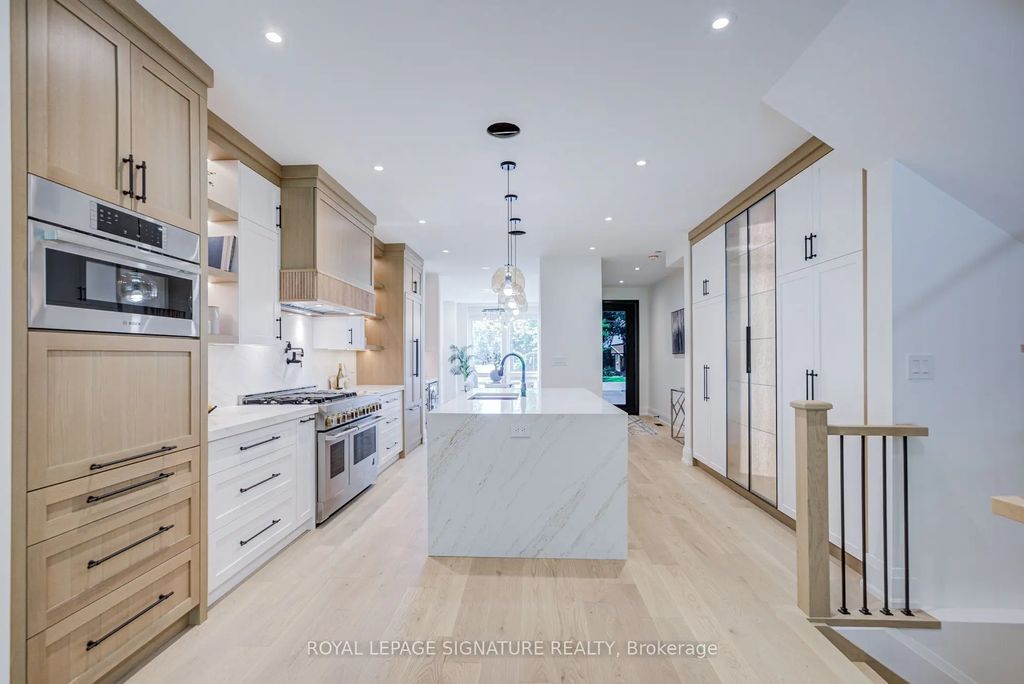 971 Filmandale Road, Burlington