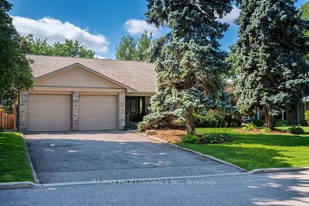 7 Treeline Court, Toronto W08