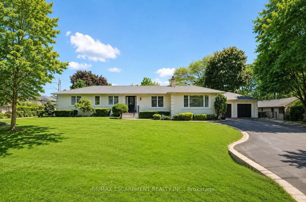 281 Pinehurst Drive, Oakville