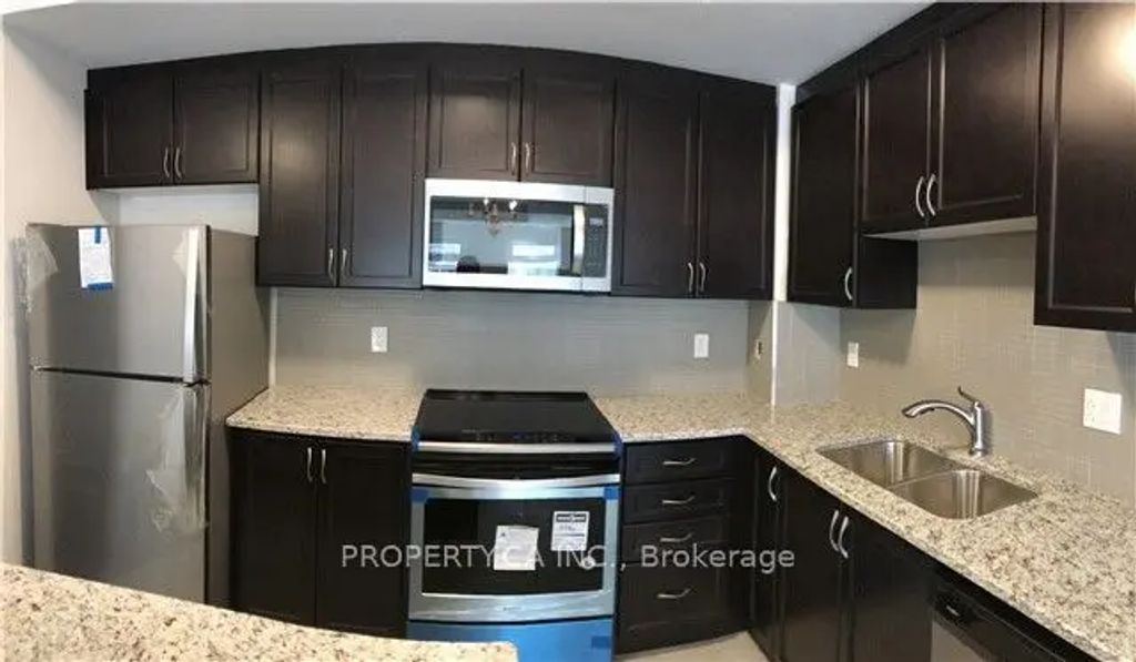 19 Applewood Lane 248, Toronto W08