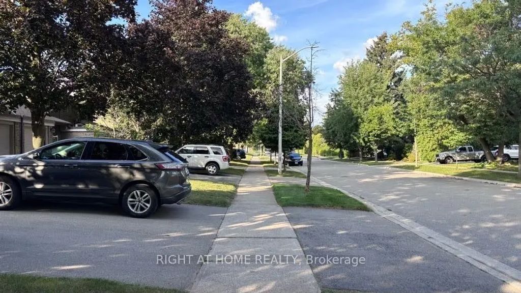 584 Forestwood Crescent, Burlington