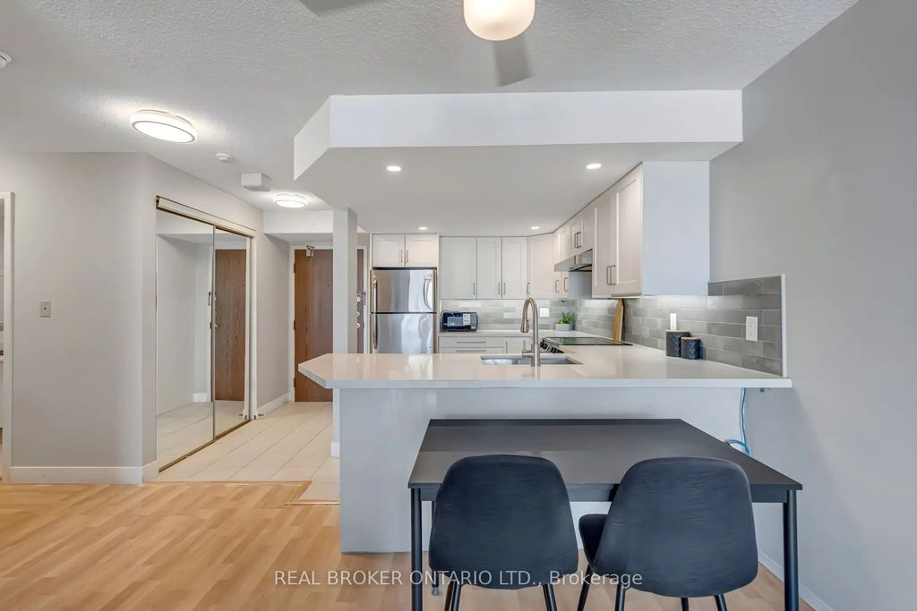 25 Agnes Street 903, Mississauga