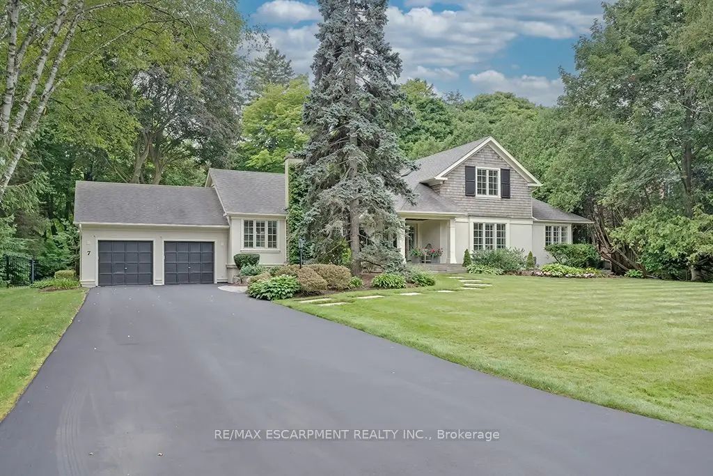 7 Colonial Crescent, Oakville