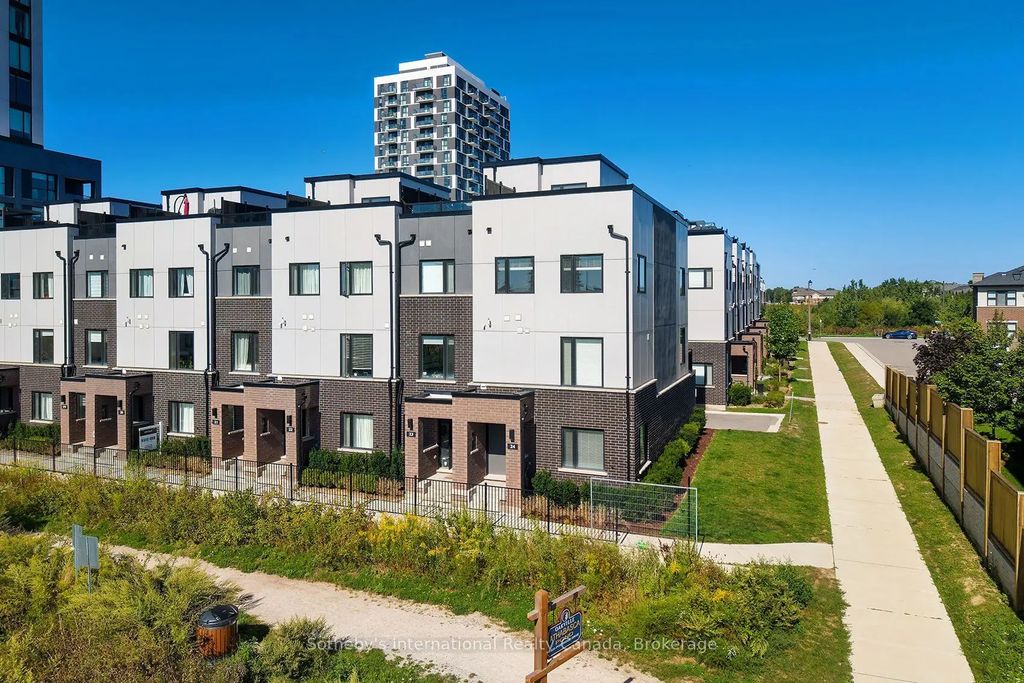 348 Wheat Boom Drive 24, Oakville