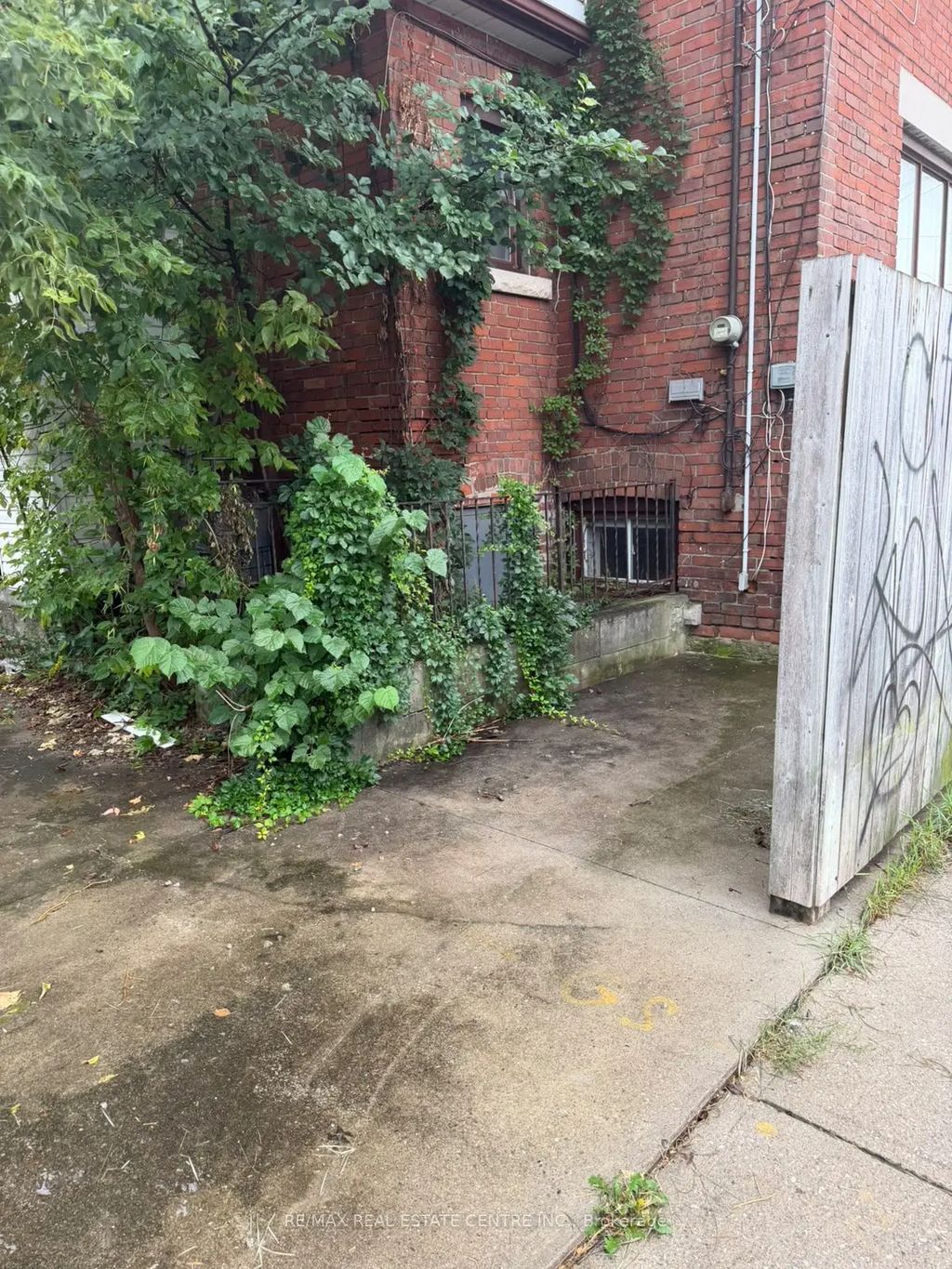 221 Westmoreland Avenue, Toronto W02