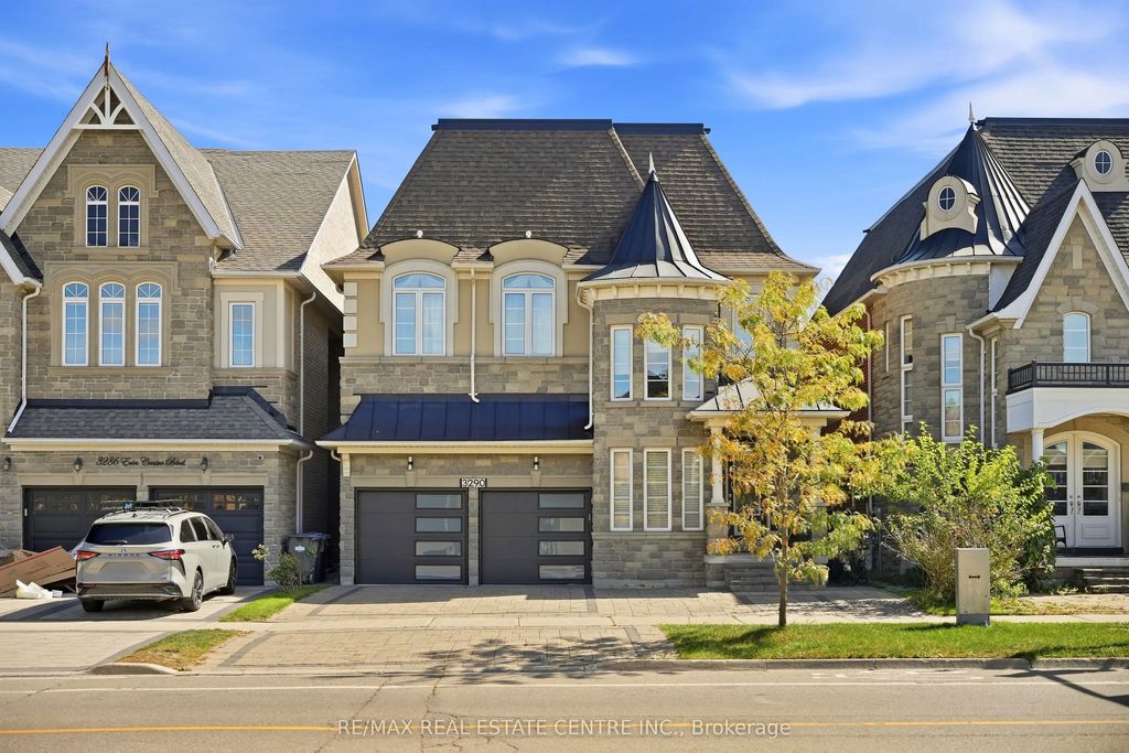 3290 Erin Centre Boulevard, Mississauga