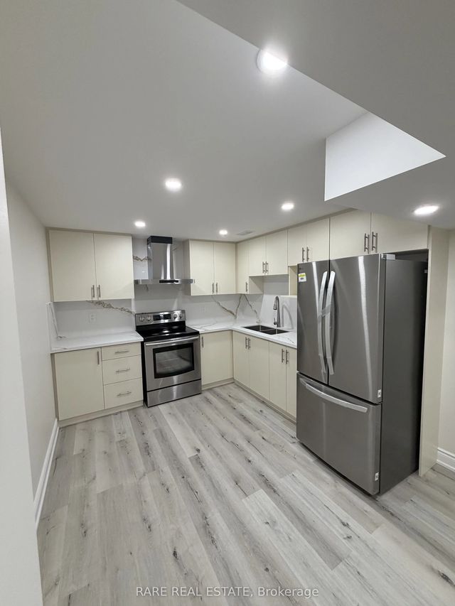 6 Country Ridge Court Lower, Brampton