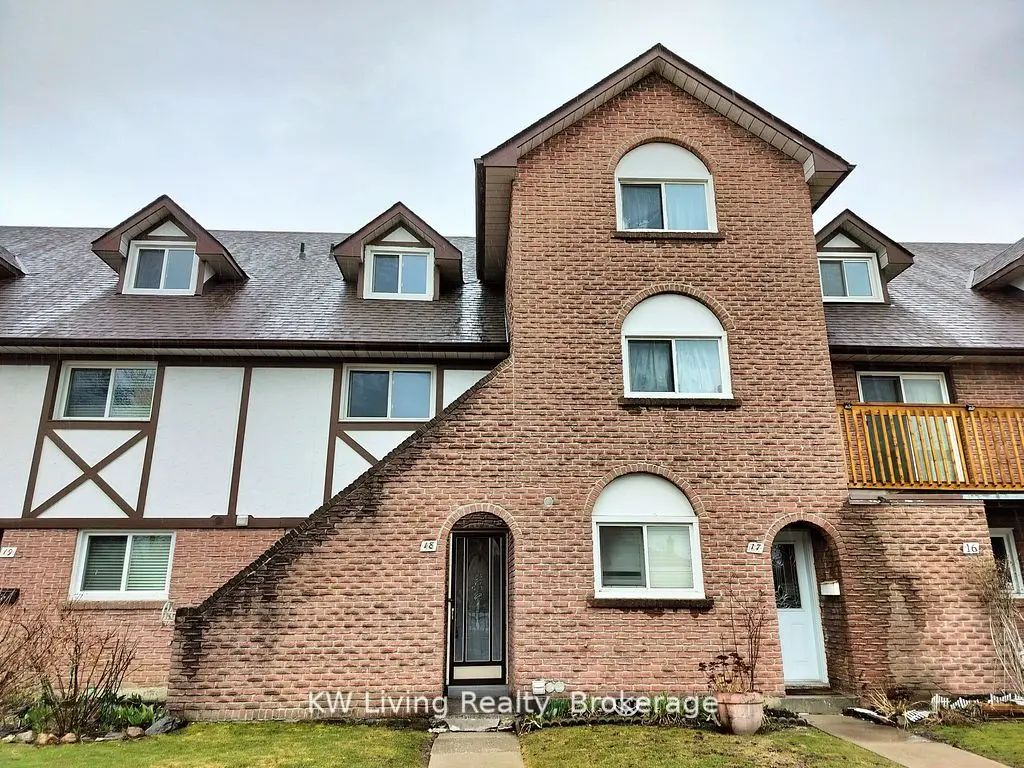 81 Irwin Road 18, Toronto W10