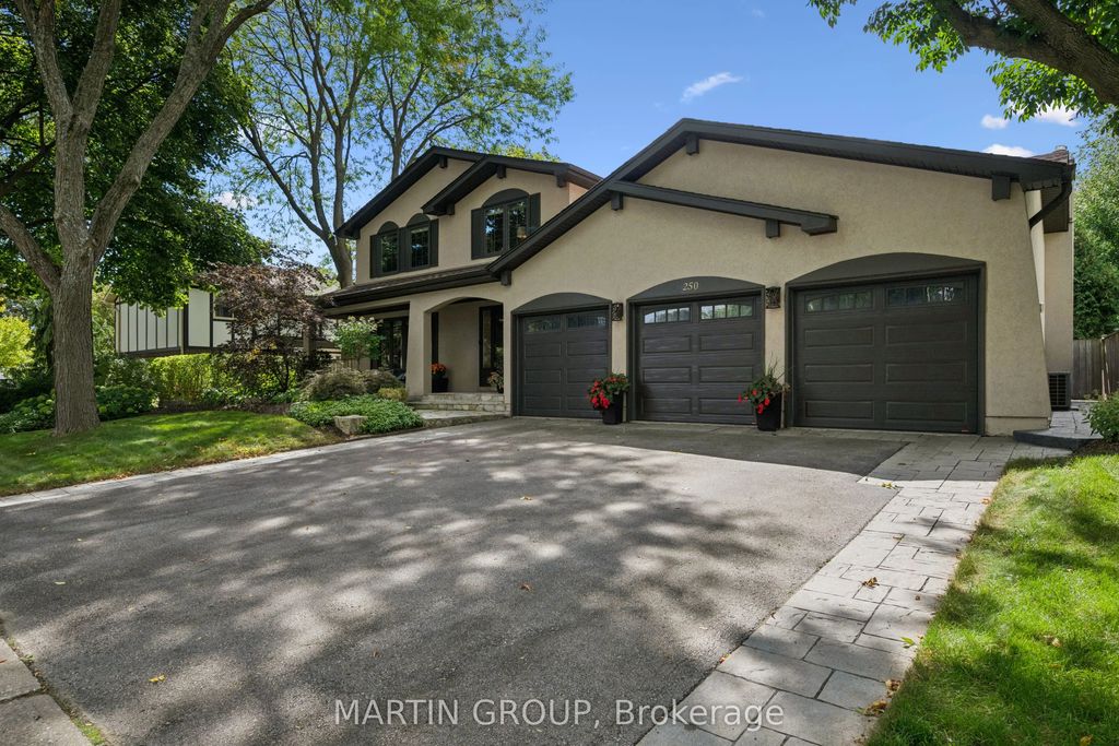 250 Mccraney Street W, Oakville