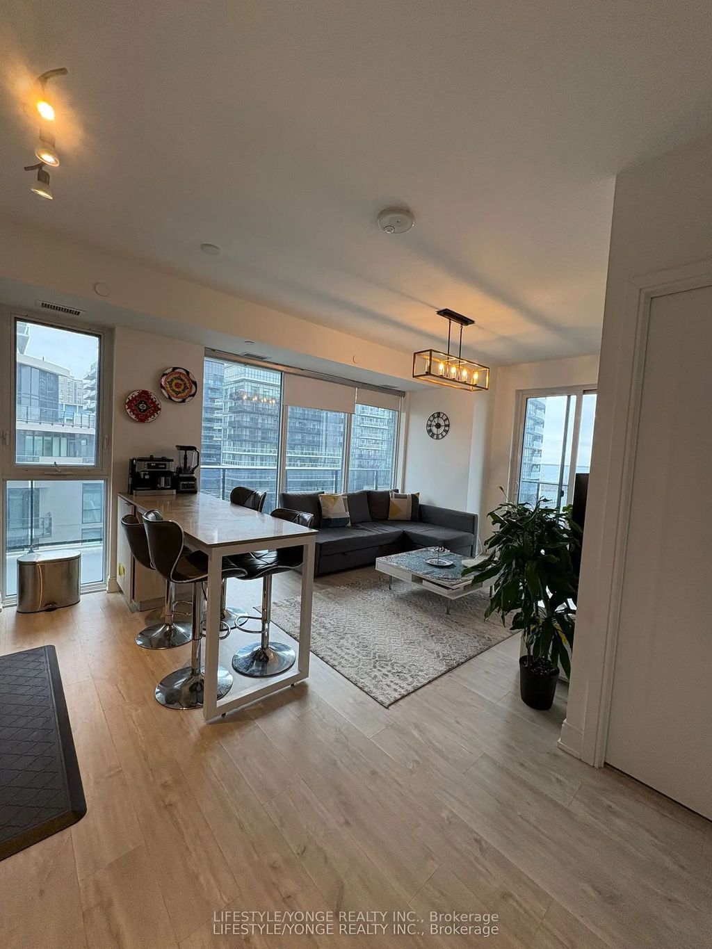 70 Annie Craig Drive 904, Toronto W06