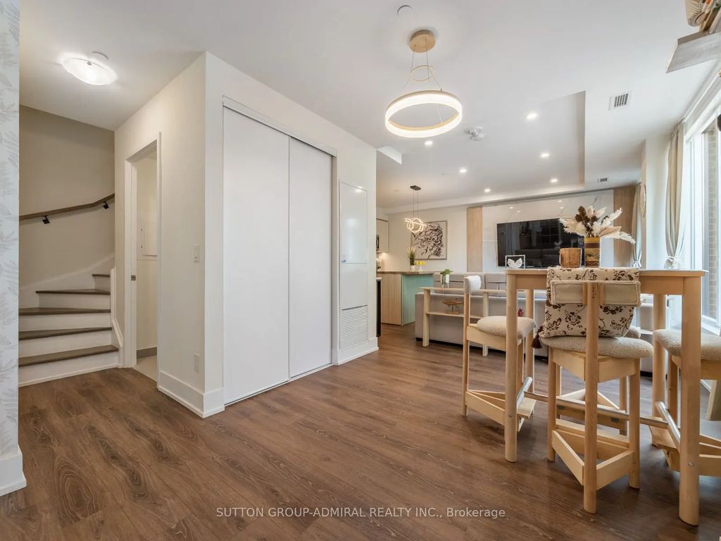15 Maryport Avenue 108, Toronto W05