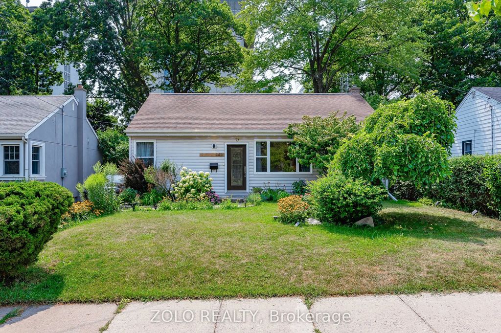 442 Queen Mary Drive, Oakville