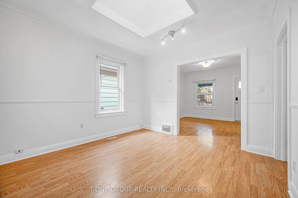 13 Twenty Ninth Street, Toronto W06