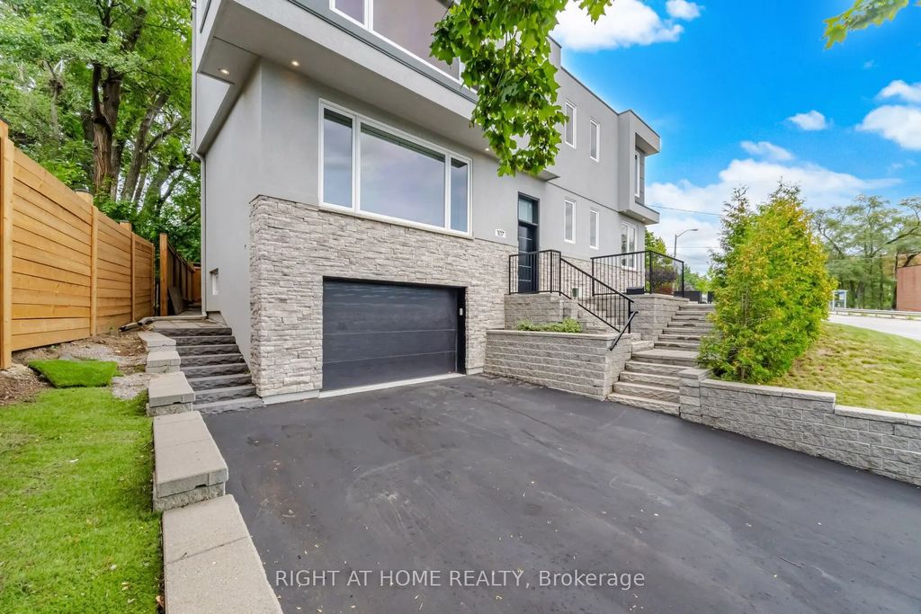 107 Trethewey Drive, Toronto W04