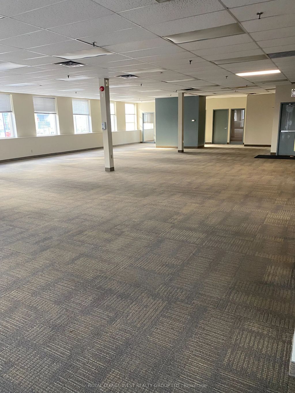 5230 Dundas Street W 200, Toronto W08