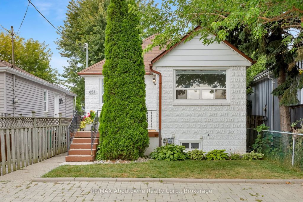 851 Fourth Street, Mississauga