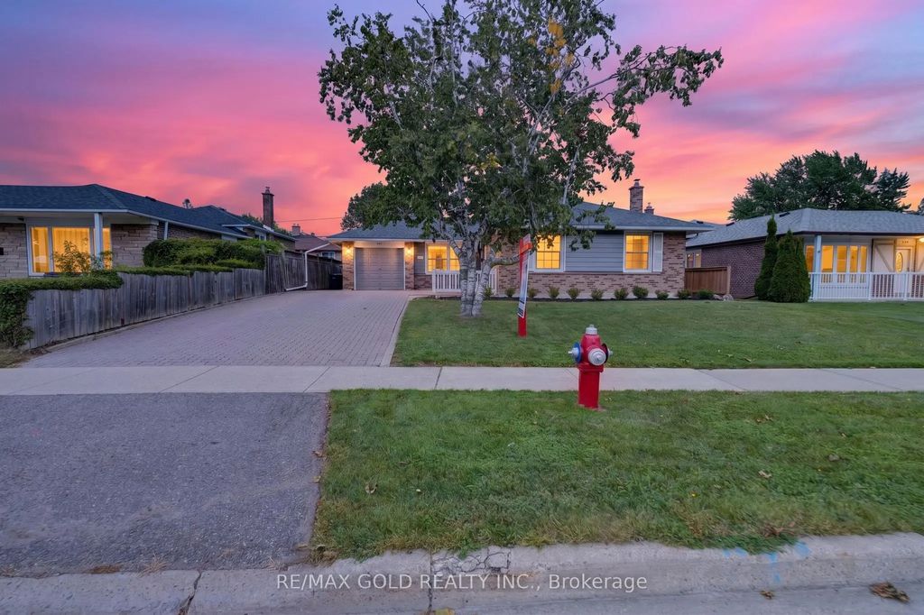 234 Avondale Boulevard, Brampton