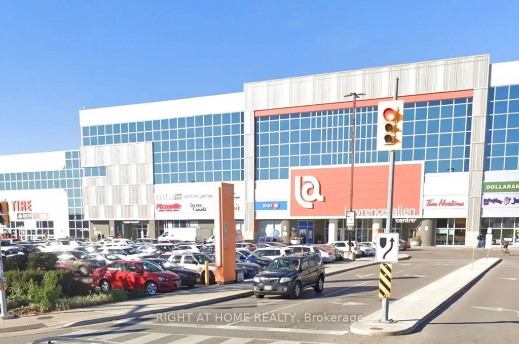 700 Lawrence Avenue W 215, Toronto W04